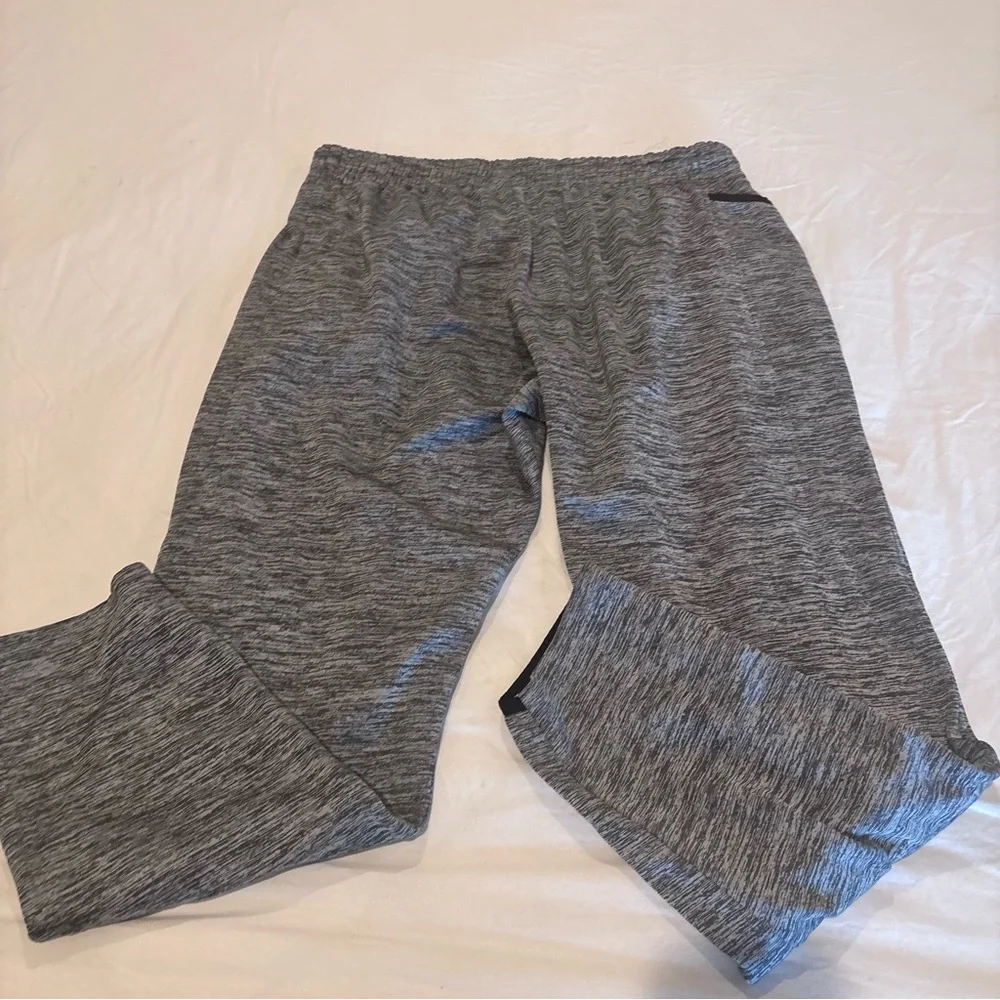 Under Armour Men's Heather Gray Loose‎ Coldgear Joggers
